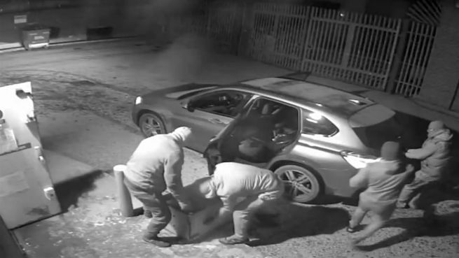 go to Schwerer Diebstahl: Diebe packen Tresor fast nicht