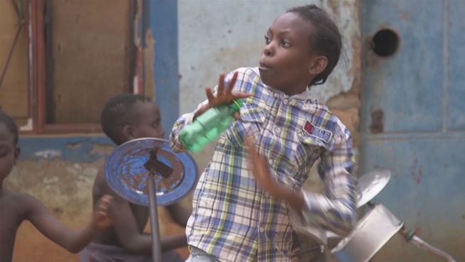 go to Kreativ: So wollen ugandische Kids zu Rockstars werden