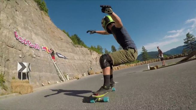 go to Hart am Limit: Freihändiges Longboard-Downhill