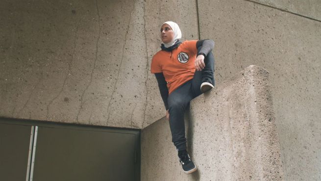 go to Das Kopftuch hält sie nicht davon ab, Parkour zu betreiben